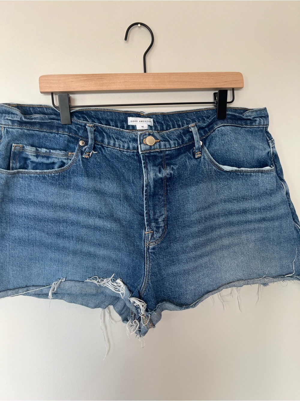 Good American Medium Blue Frayed Hem Denim Shorts